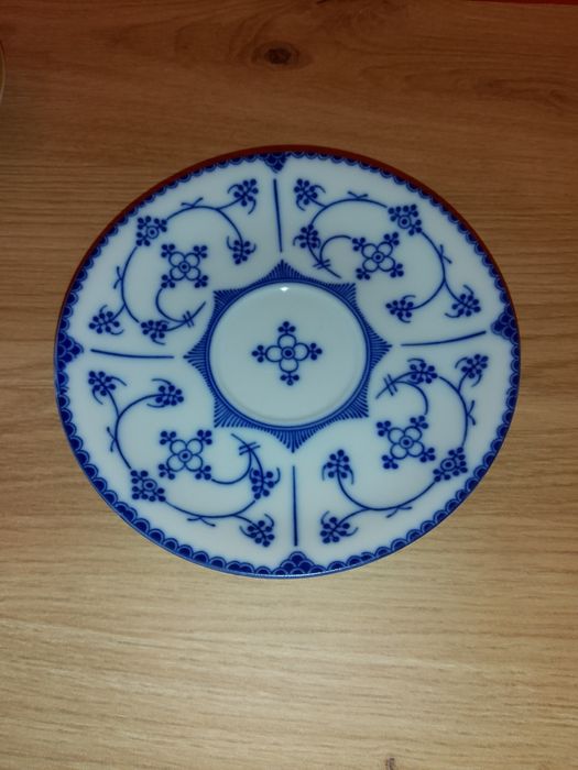 Porcelanowy talerzyk w stylu klasycznym