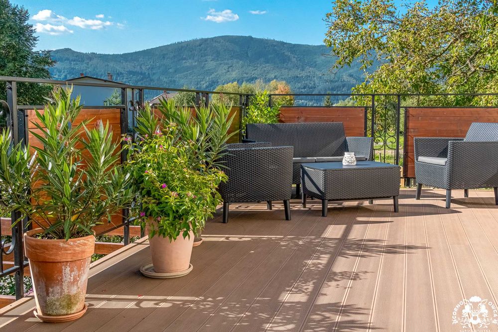 Noclegi z klimatem w Beskidach, blisko szlaku, pokoje z antresolą.