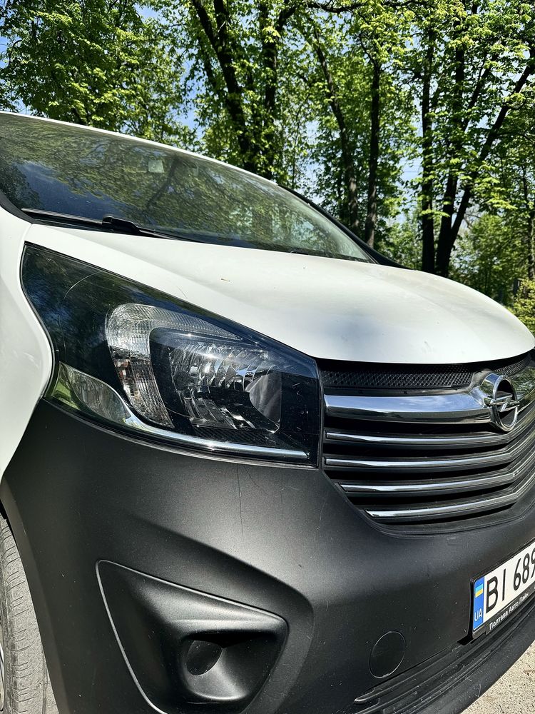 Продам Opel Vivaro 2015 пасажир