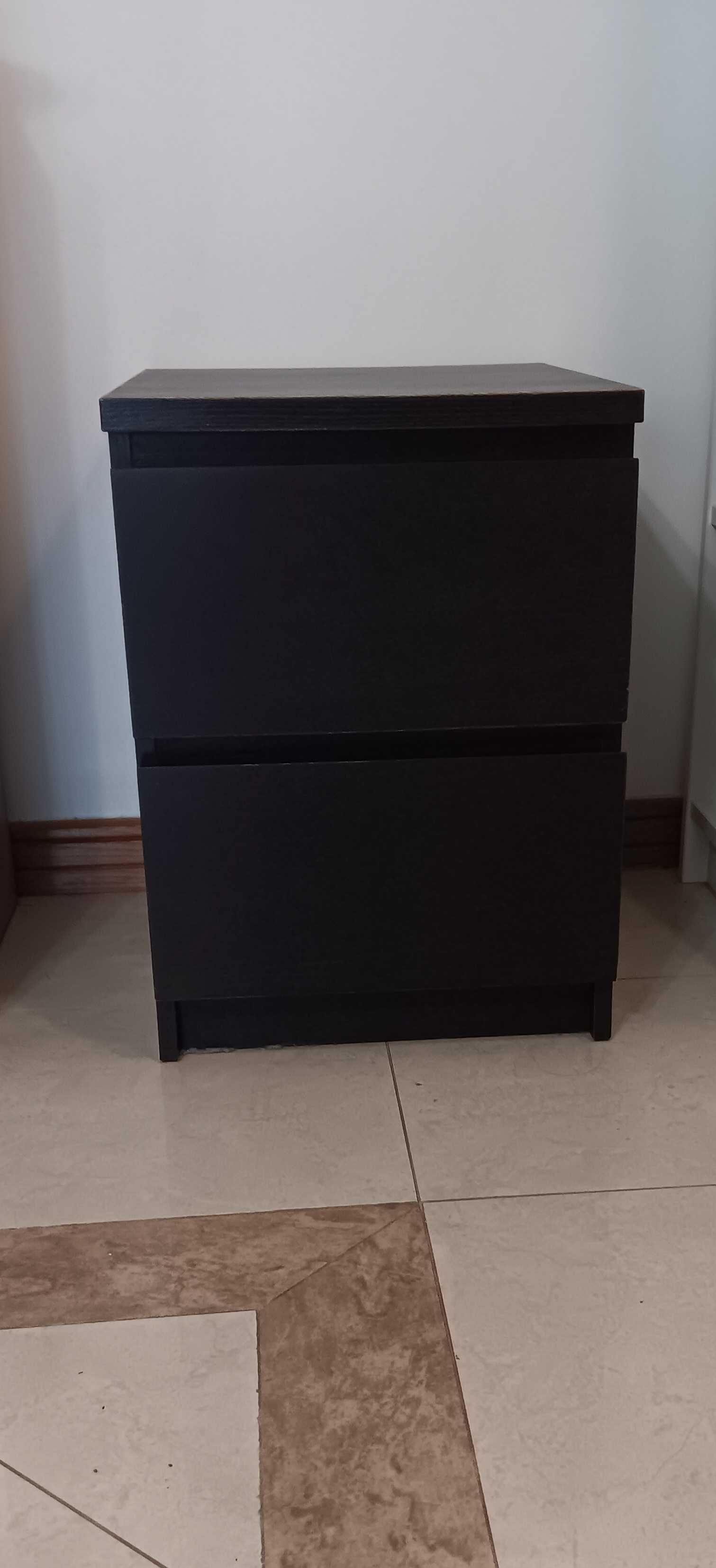 Mesa de cabeceira em bom estado