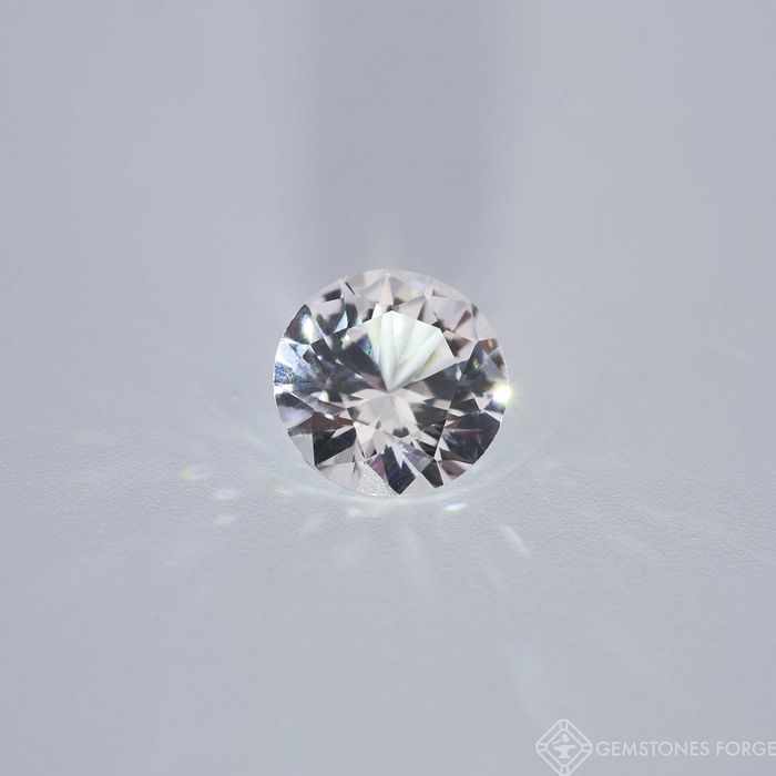 Szafir Laboratoryjnie wytworzony bezbarwny 7 mm