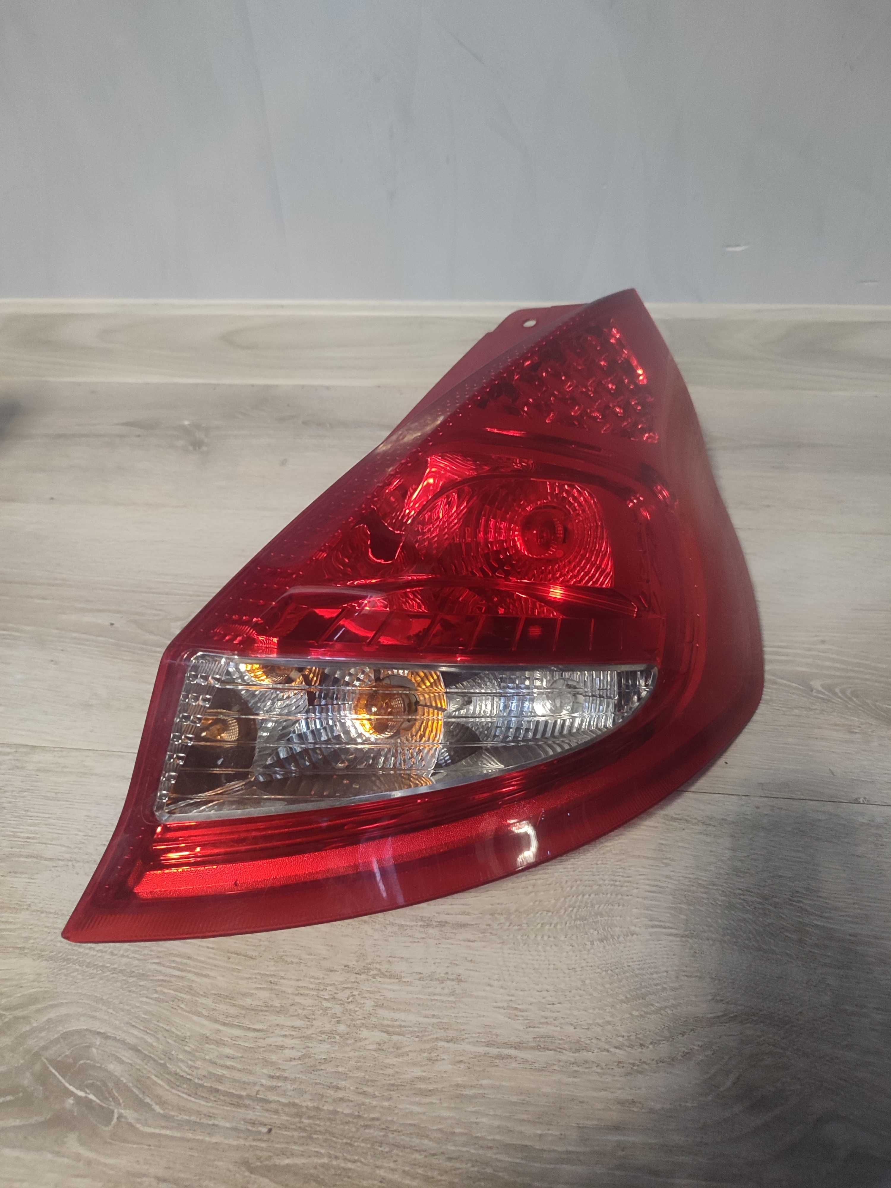 Lampa tylna prawa prawy tył ford Fiesta mk7