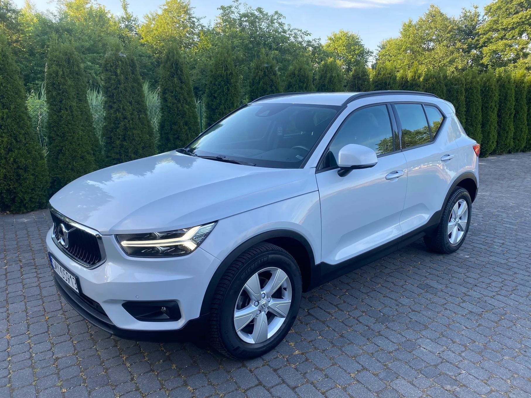 Volvo XC 40 LEDY NAVIGACJA AUTOMAT Perła Metalik Kamera Zarejestrowane w Kraju