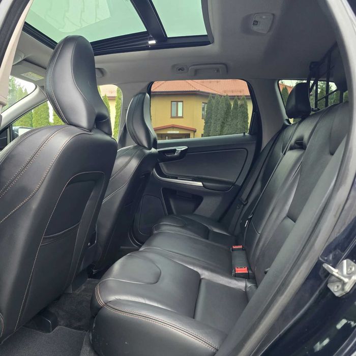 Volvo XC60      2016