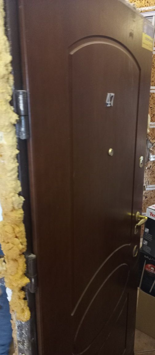 ПРОДАМ СРОЧНО!!! Металлическая входная дверь 2010×930 мм, броня