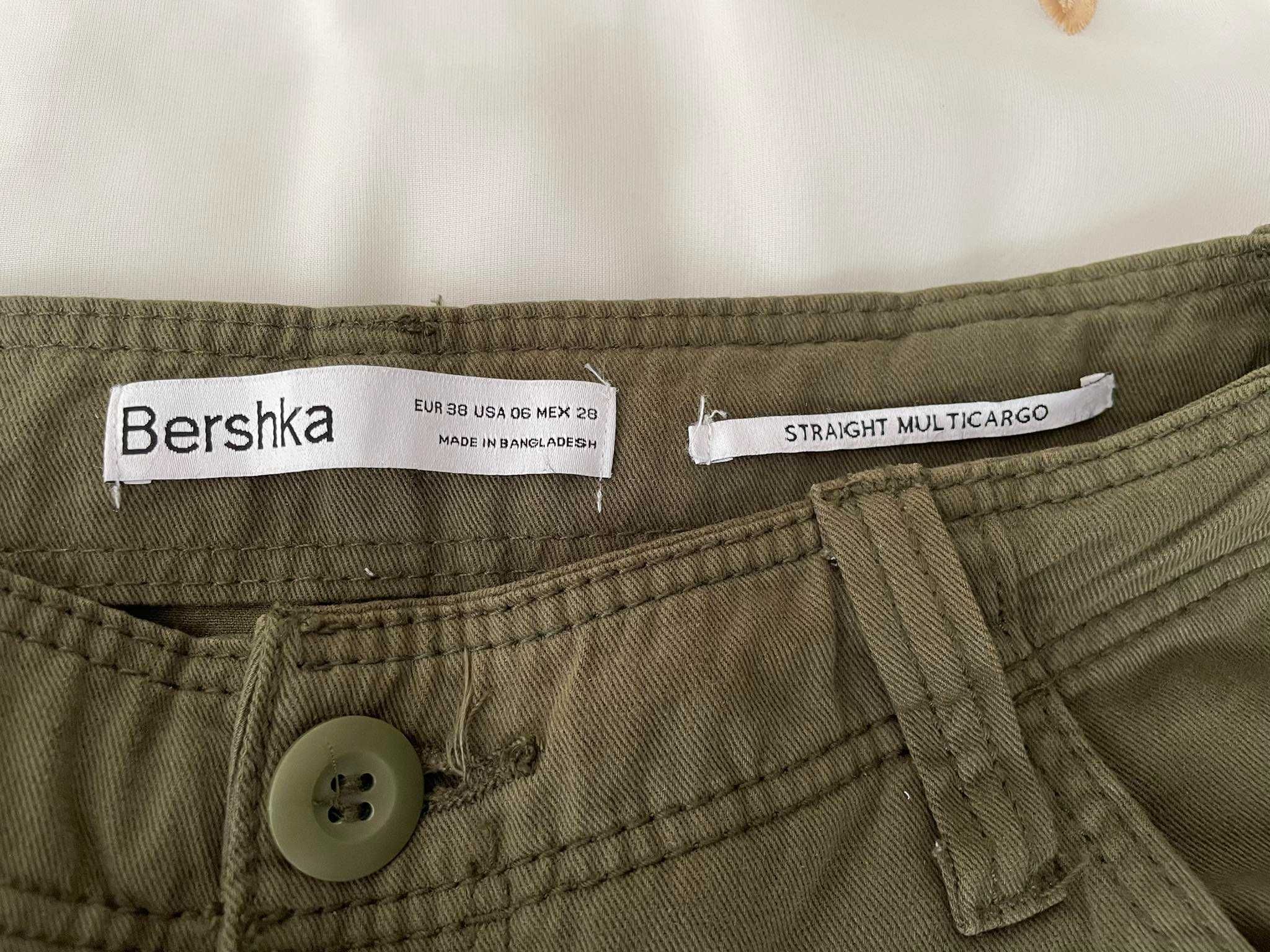 Bershka Spodnie Straight Multicargo Khaki