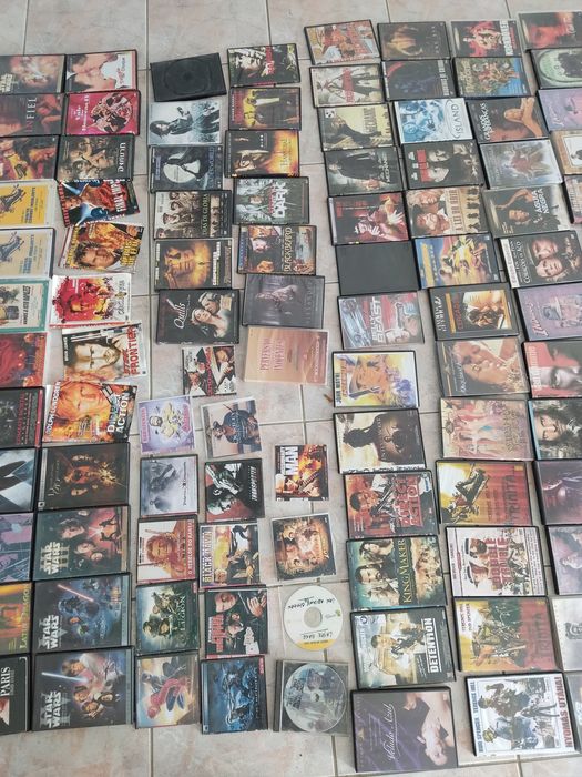 Vendo DVDs de filmes