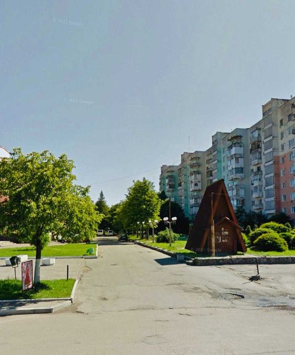 Хороша ціна! Продам трикімнатну квартиру в центрі міста Долина!