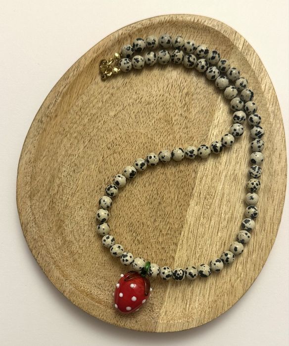 Naszyjnik z japisu dalmatyńskiego z truskawką boho hit