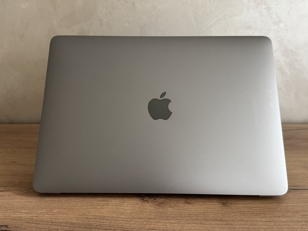 Гарний стан! Macbook Air 13 M1 8/256 ГБ Space Gray