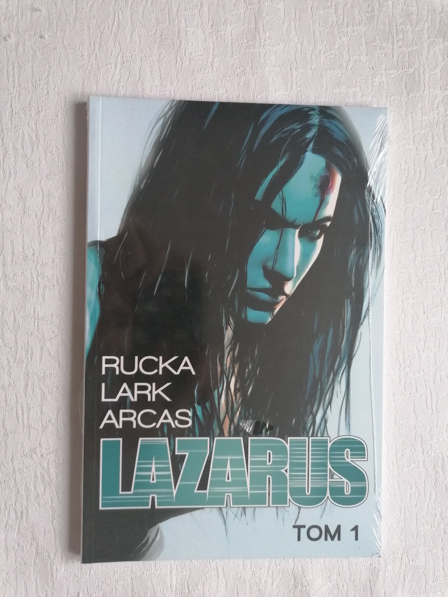 Lazarus tom 1 - Rucka, Lark, Arcas