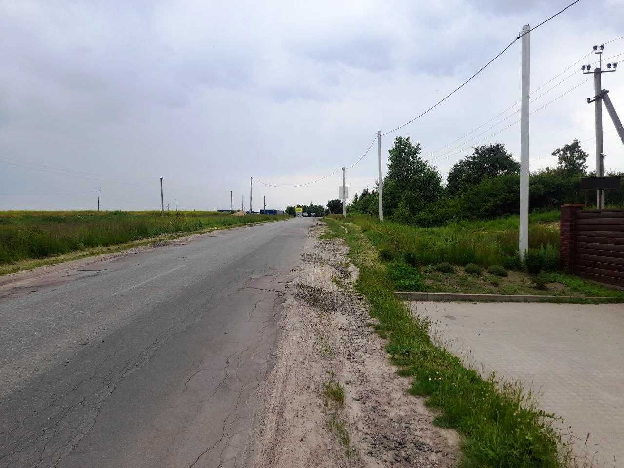 Хотів 9,6 сот під забудову, 800 метрів до центру села, асфальт.