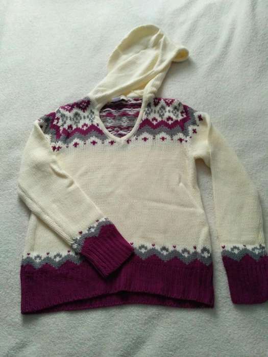 Sweter w norweski wzór z kapturem