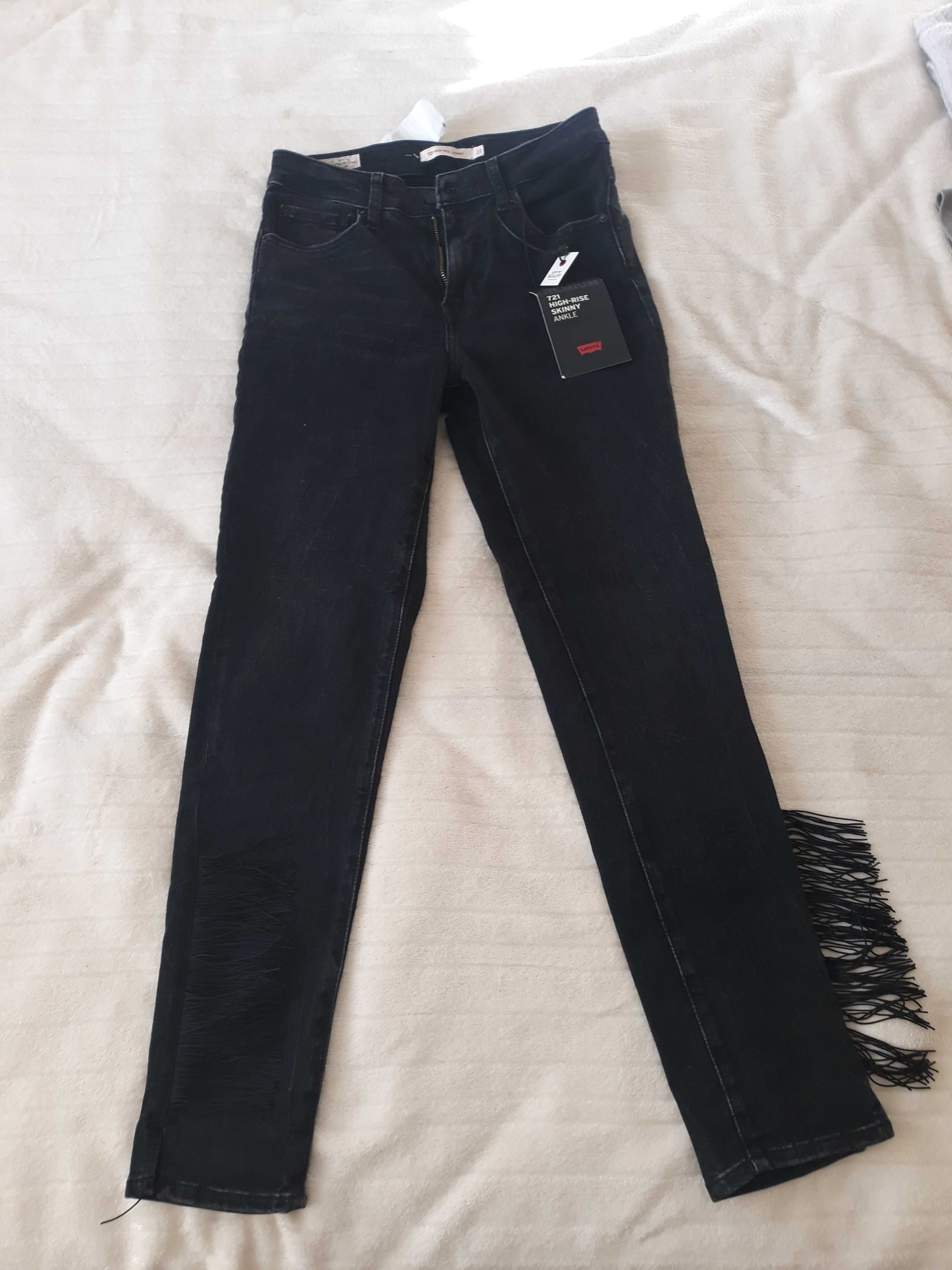 Calça de ganga ,nova, com franja lateral da Levi's,