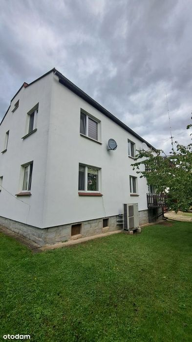 Do sprzedaży ładny, wolnostojący dom na dużej dzia