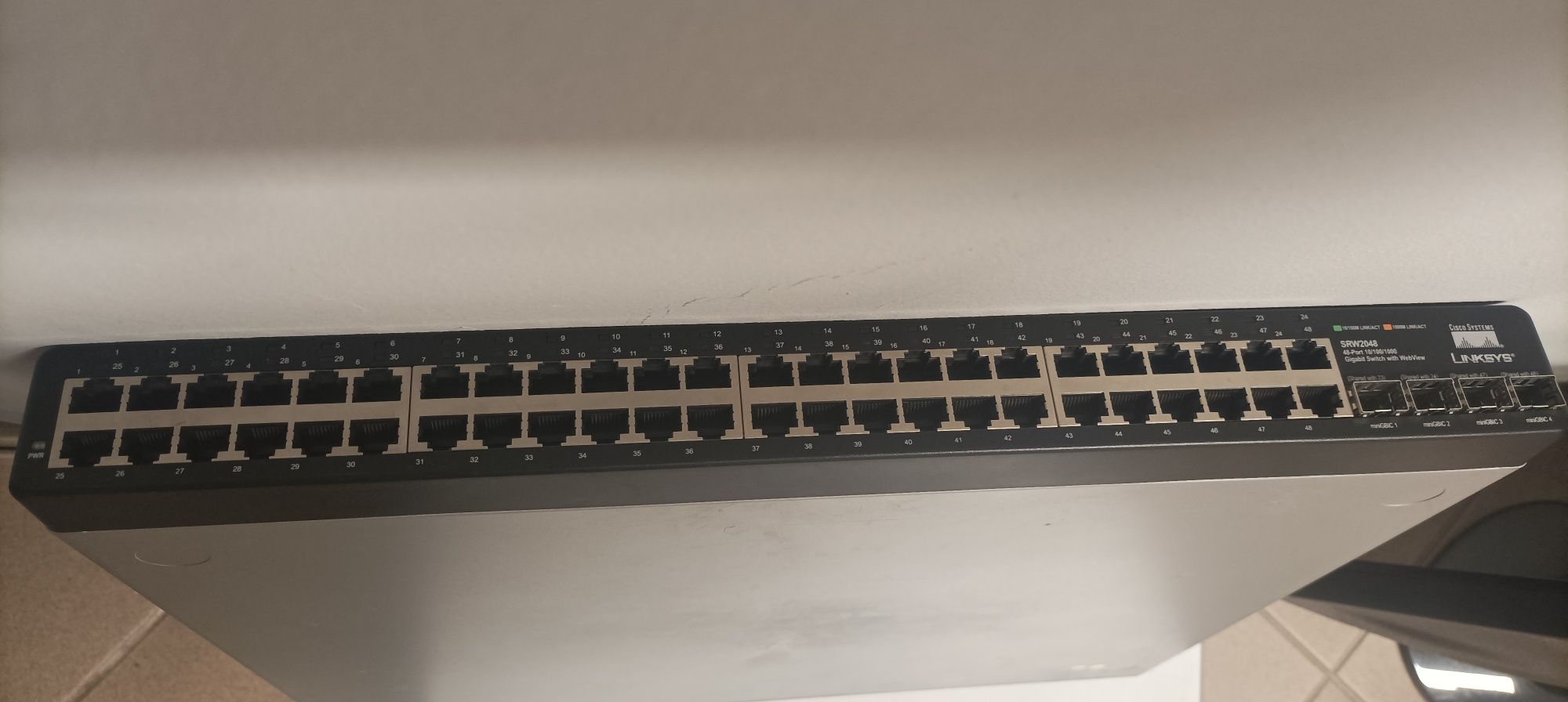 Switch Linksys SRW2048