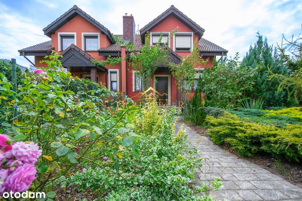 Wyjątkowy bliźniak na przestronnej działce!