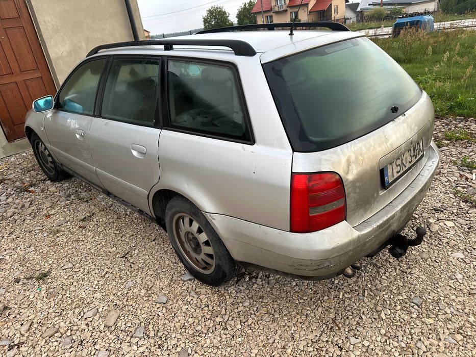 Samochód osobowy marki Audi A4 rok produkcji 2000r.