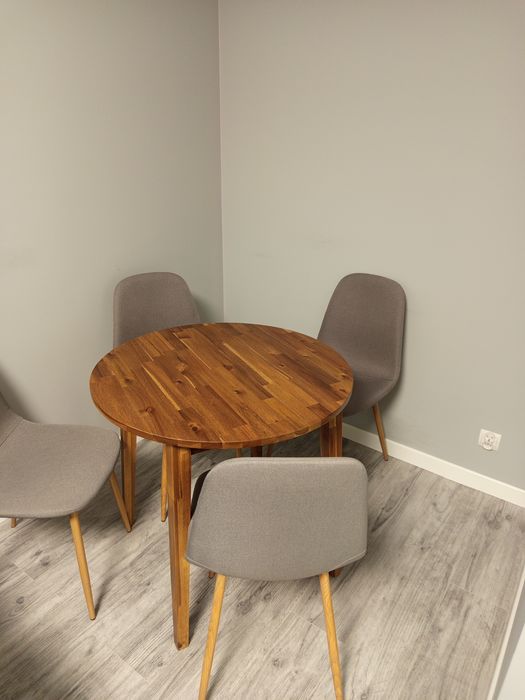 Stół i 4 krzesła Jonstrup Jysk jak nowe