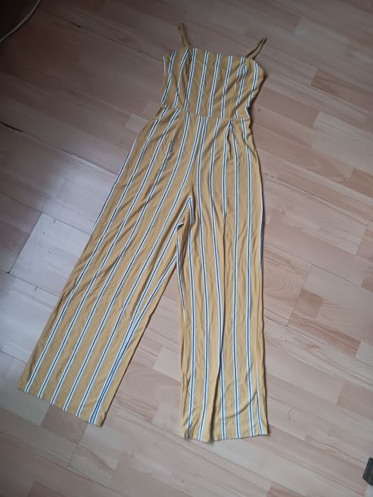 Musztardowy kombinezon