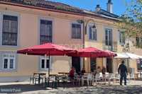 Prédio com Restaurante e com 2 apartamentos em Coimbra