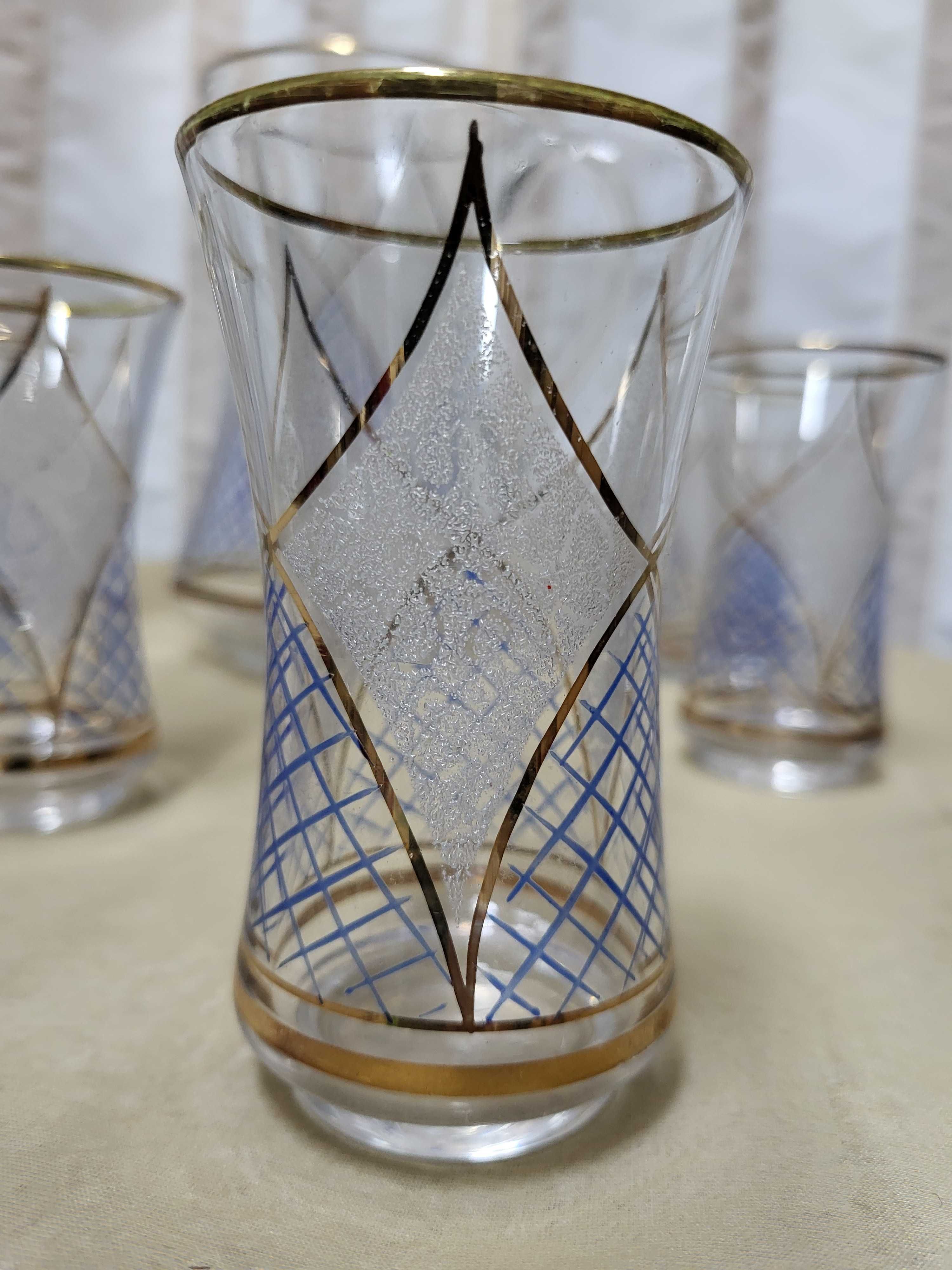 Conjunto de jarro e copos