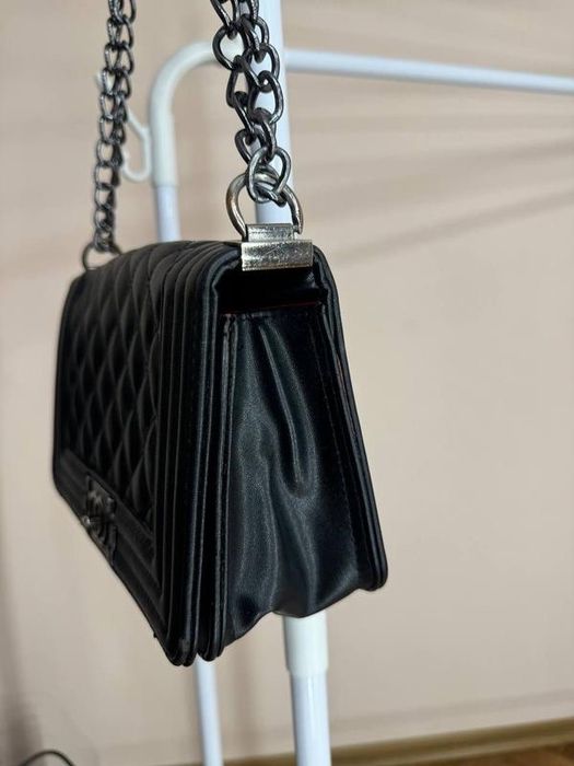 Сумка Chanel чорного кольору