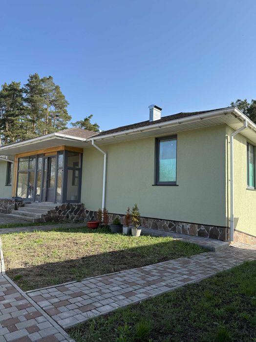 Продам котедж 480м  с.Шпитьки 17 км по Житом. трасі 15с.біля озера