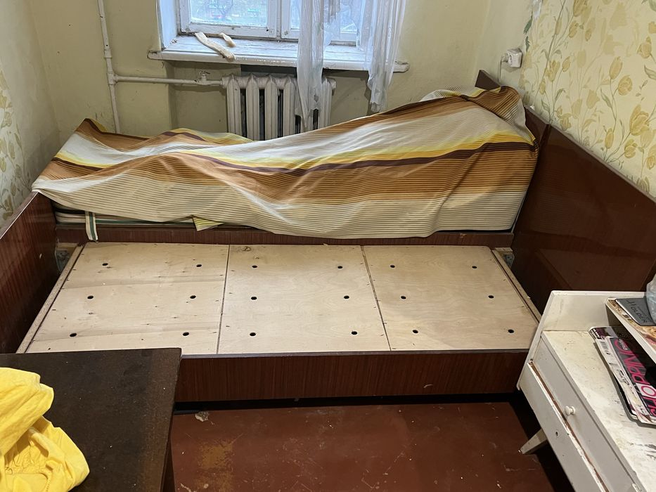 Кроваті 2 шт в дуже хорошому стані