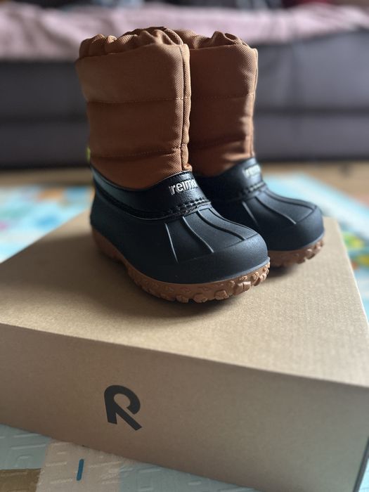 Продам нові чоботи reima
