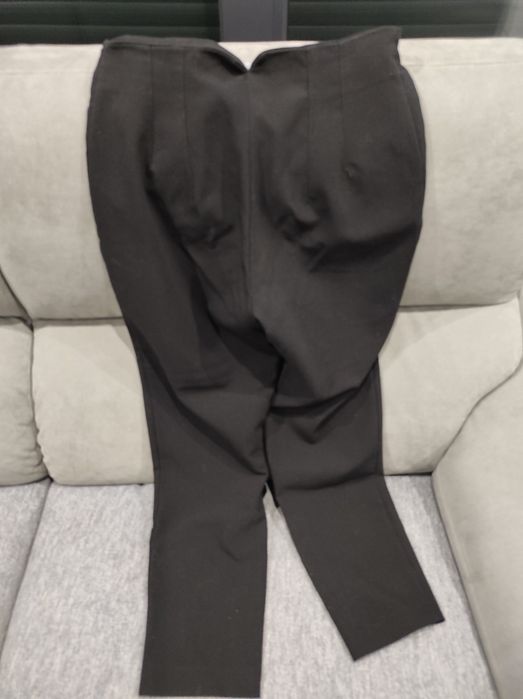 Czarne damskie eleganckie spodnie marki Zara rozmiar S
