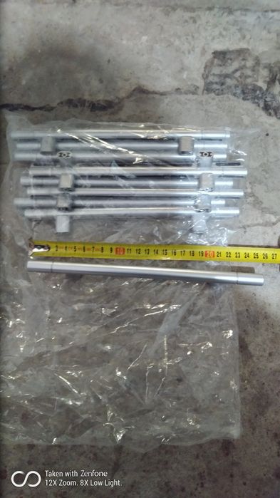 Uchwyty do mebli srebrne plastikowe