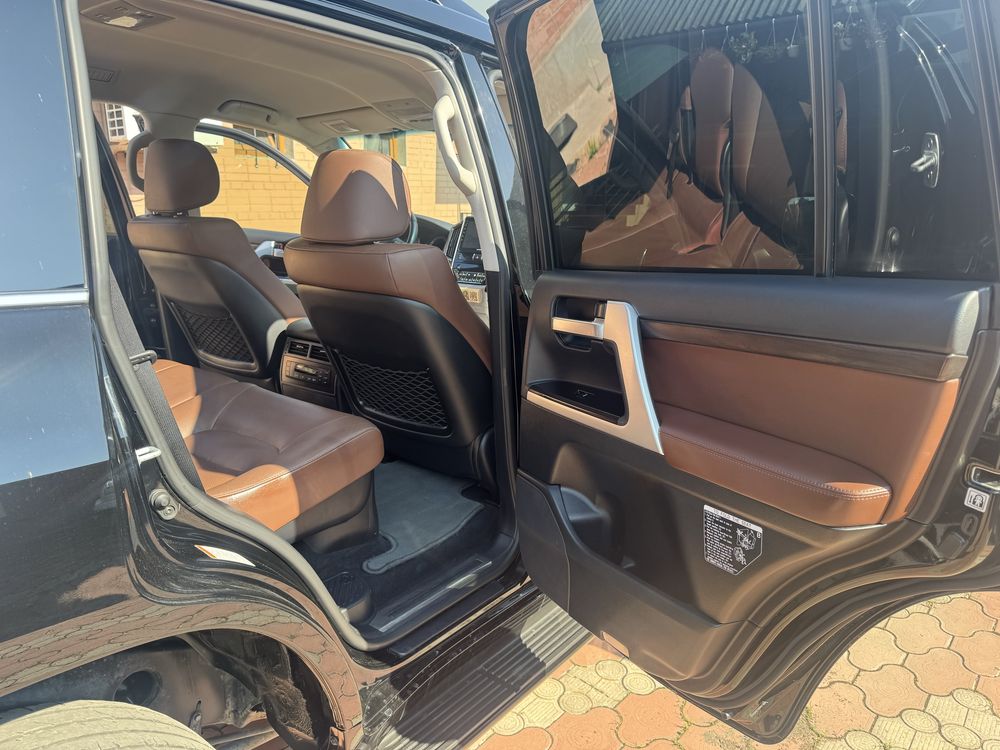Toyota Land Cruiser 200