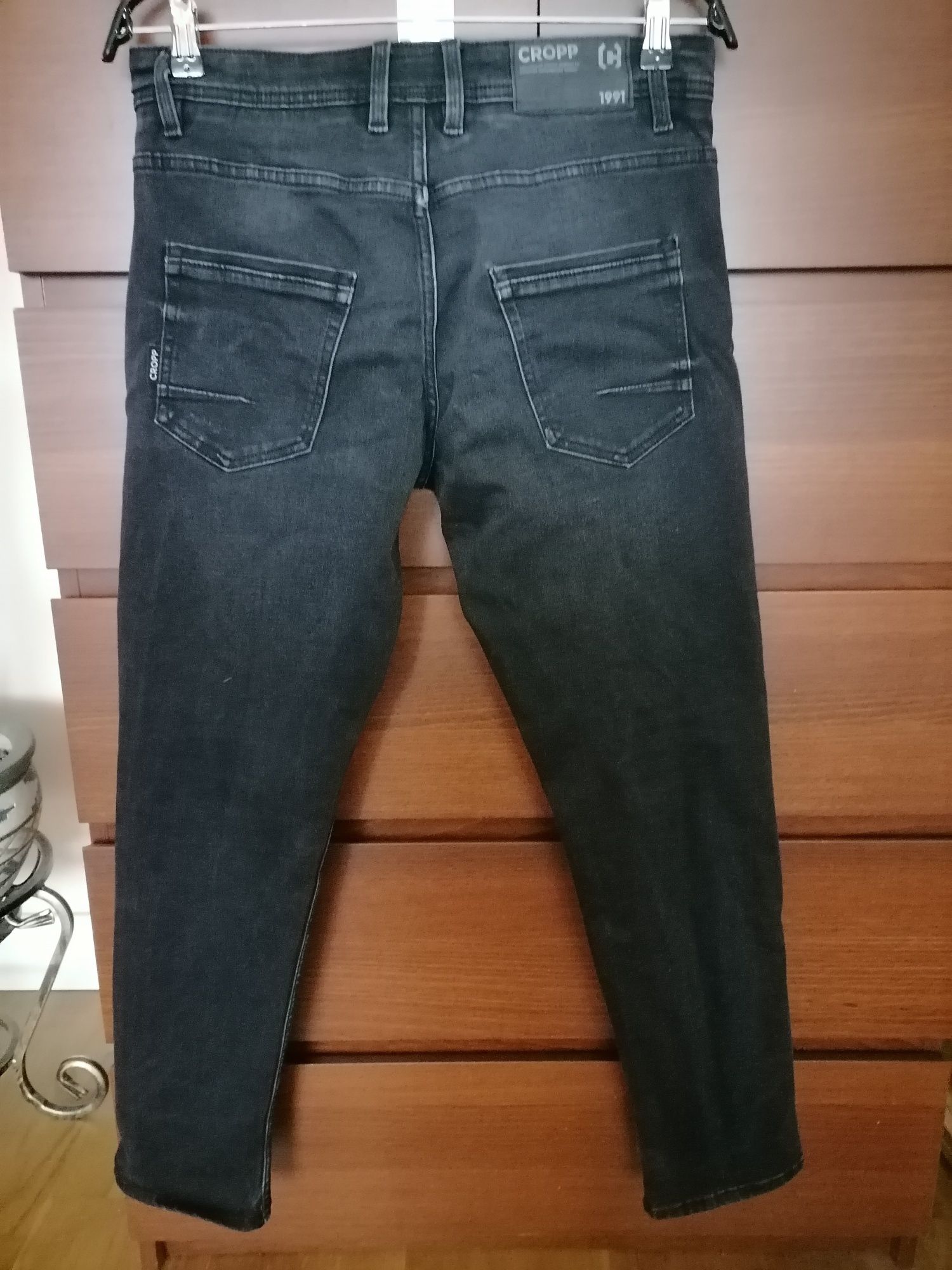 Spodnie dżinsowe ze streczem Cropp rozm. 28 stan idealny.