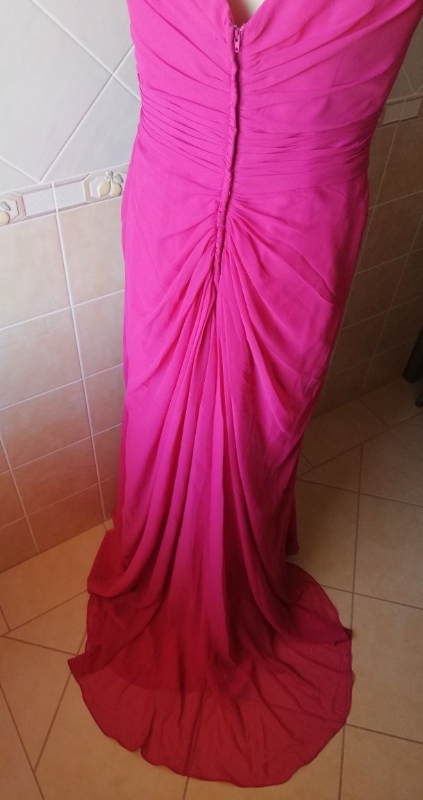 Vestido cerimónia comprido, na cor rosa fuxia