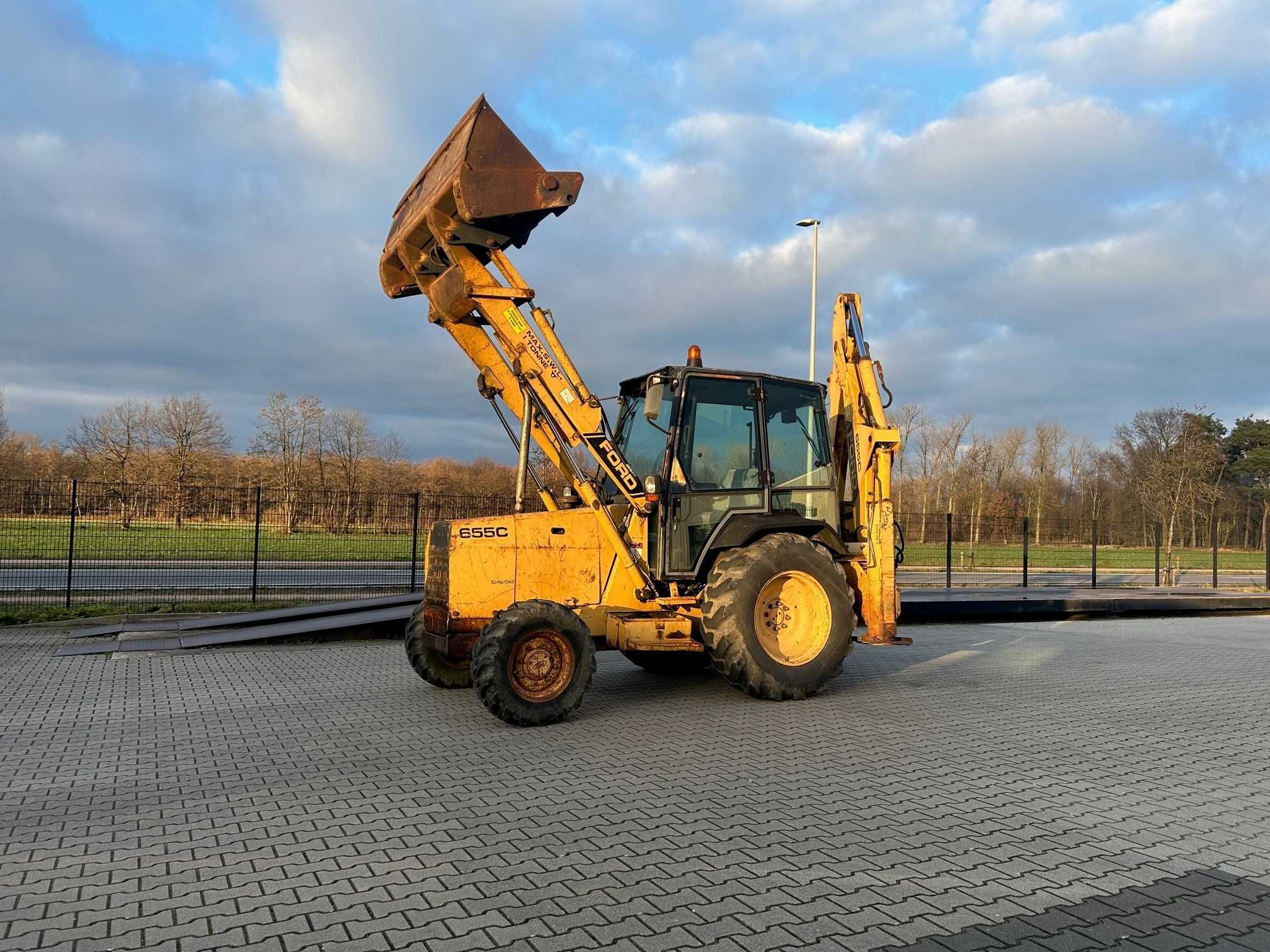 Koparko-ładowarka Ford 655C (4x4) - z Belgii (jak New Holland -  JCB)