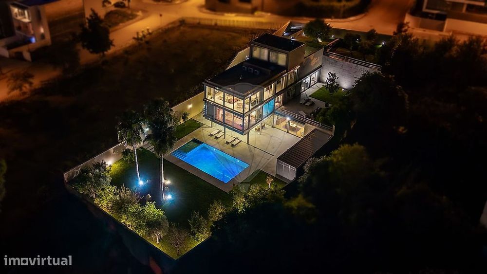 Moradia de Luxo com Vista Panorâmica em Braga