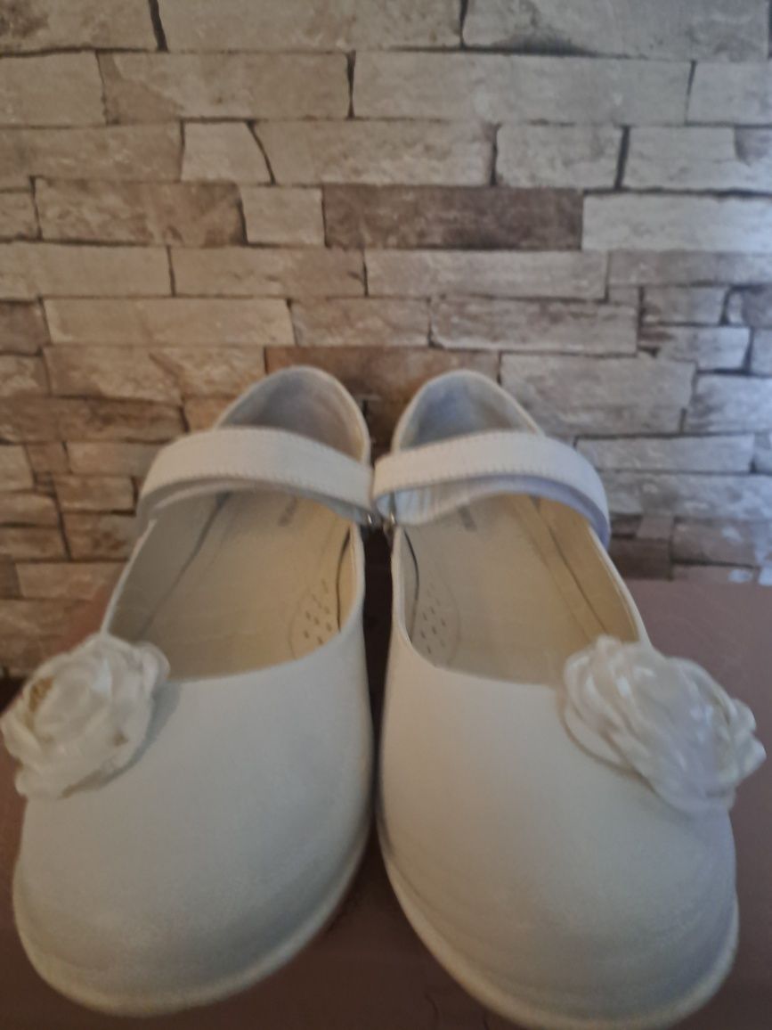 Balerinki, pantofle dla dziewczynki Lasocki r 36