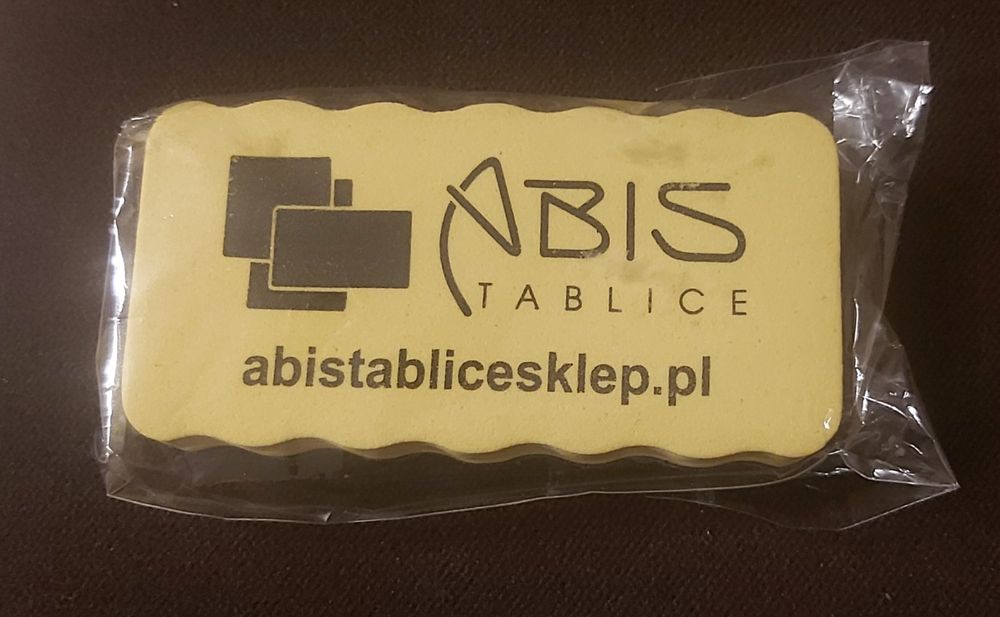 Gąbka do tablicy suchościeralnej.