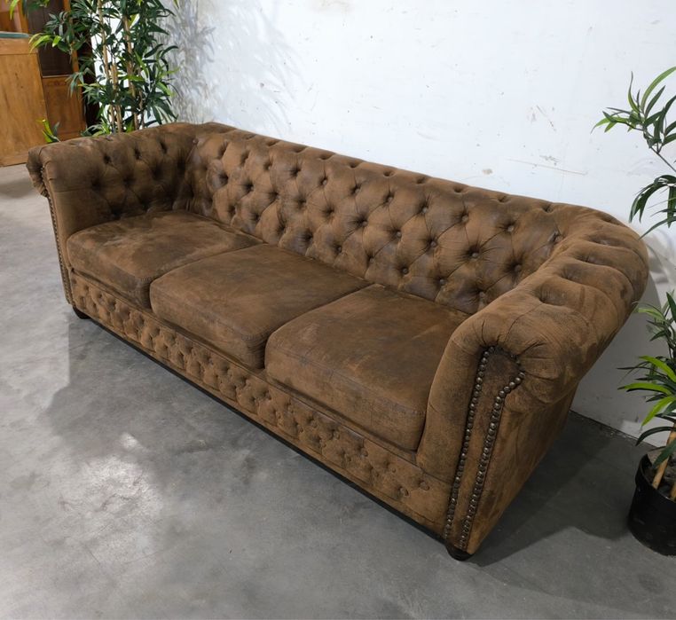 Bardzo ładna sofa CHESTERFIELD, skóra naturalna. Dowóz