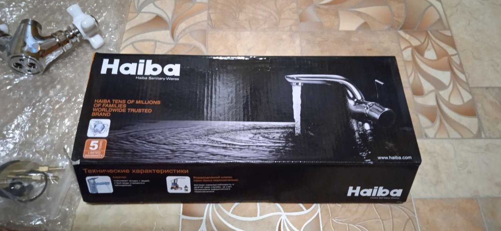 Змішувач для кухні, шланги до нього, набір змиву на бачок унітазу.