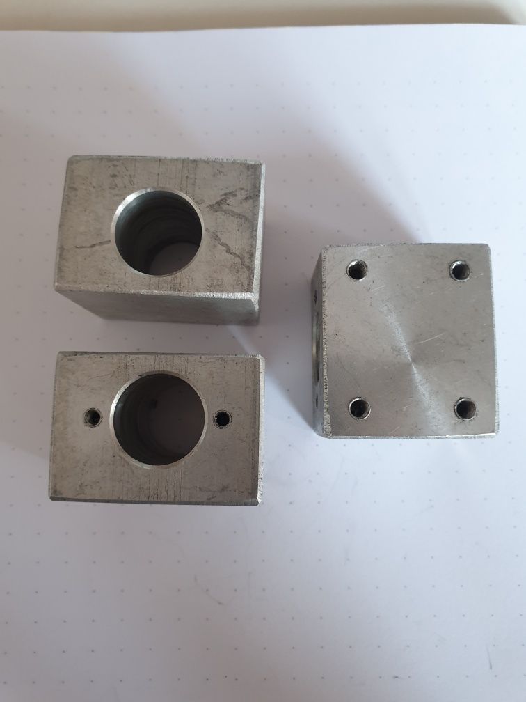 Obudowa, mocowanie do nakrętki śruby trapezowej Tr10 RepRap