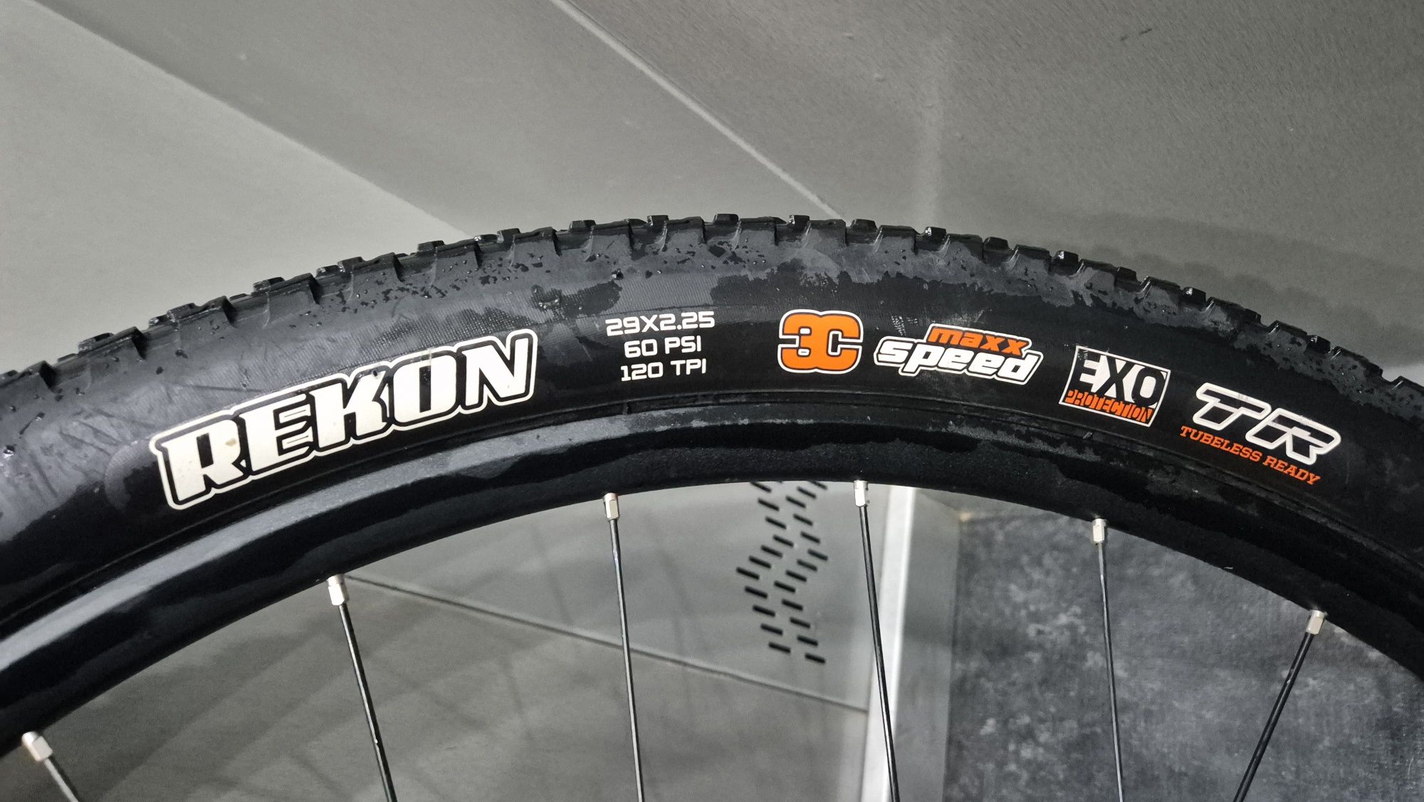 Koła aluminiowe MTB 29 całość DT Swiss nowe opony
