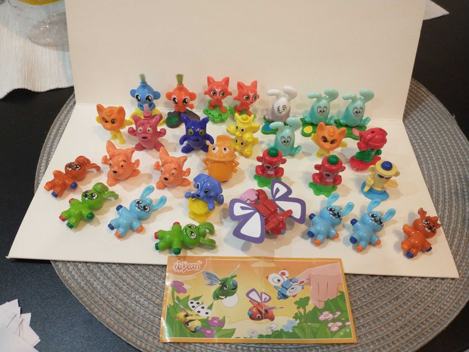 Figurki Kinder Piszące 29szt