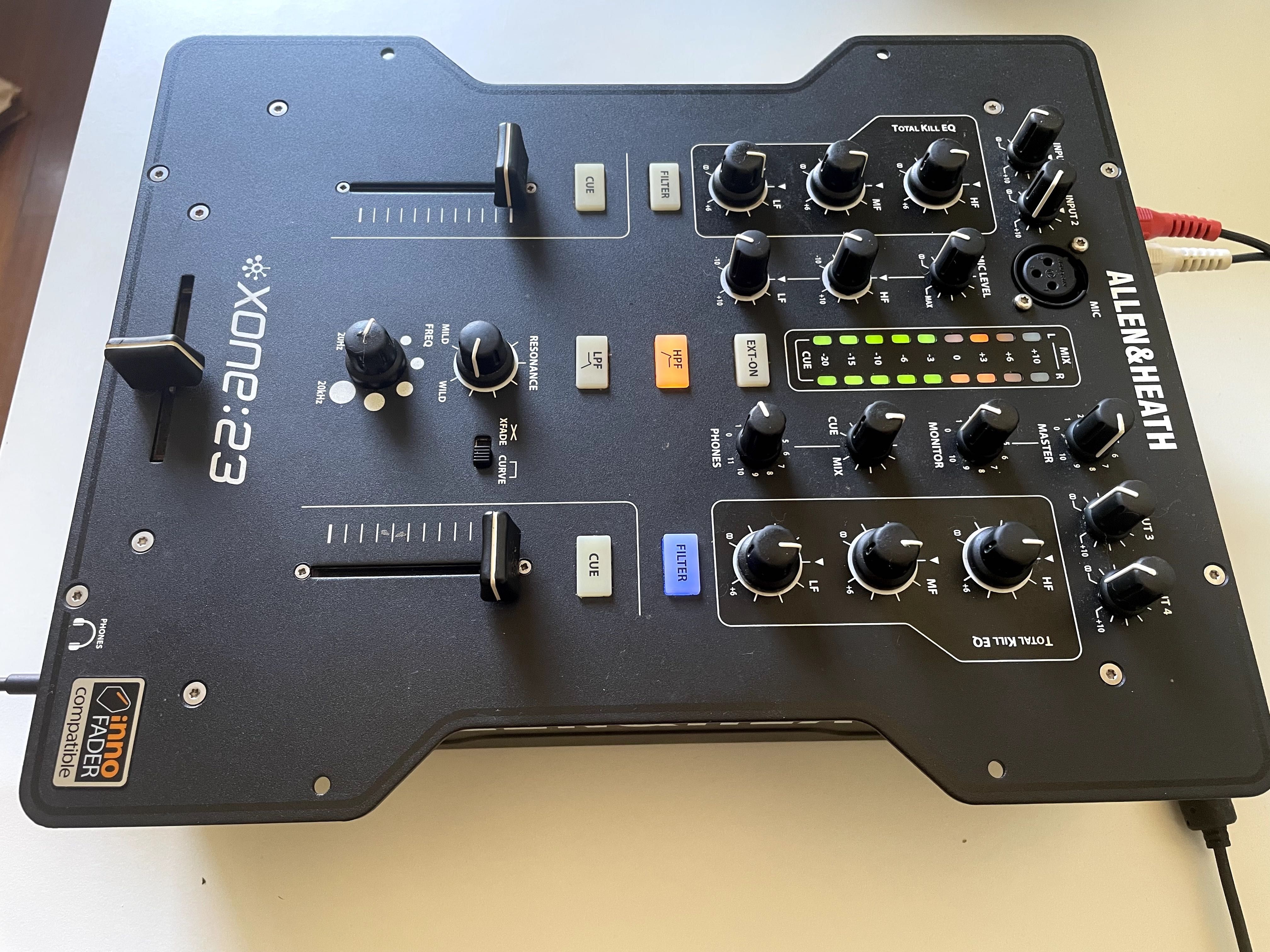 Mesa de mistura Allen & Heath Xone 23