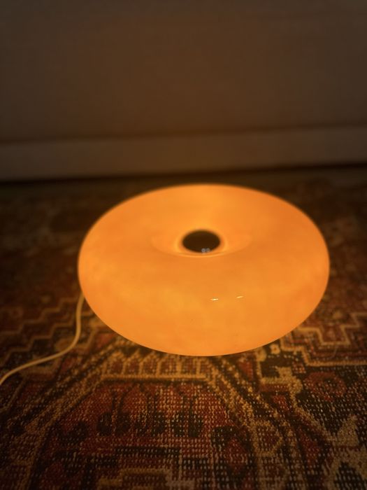 Pomarańczowa retro lampa donut