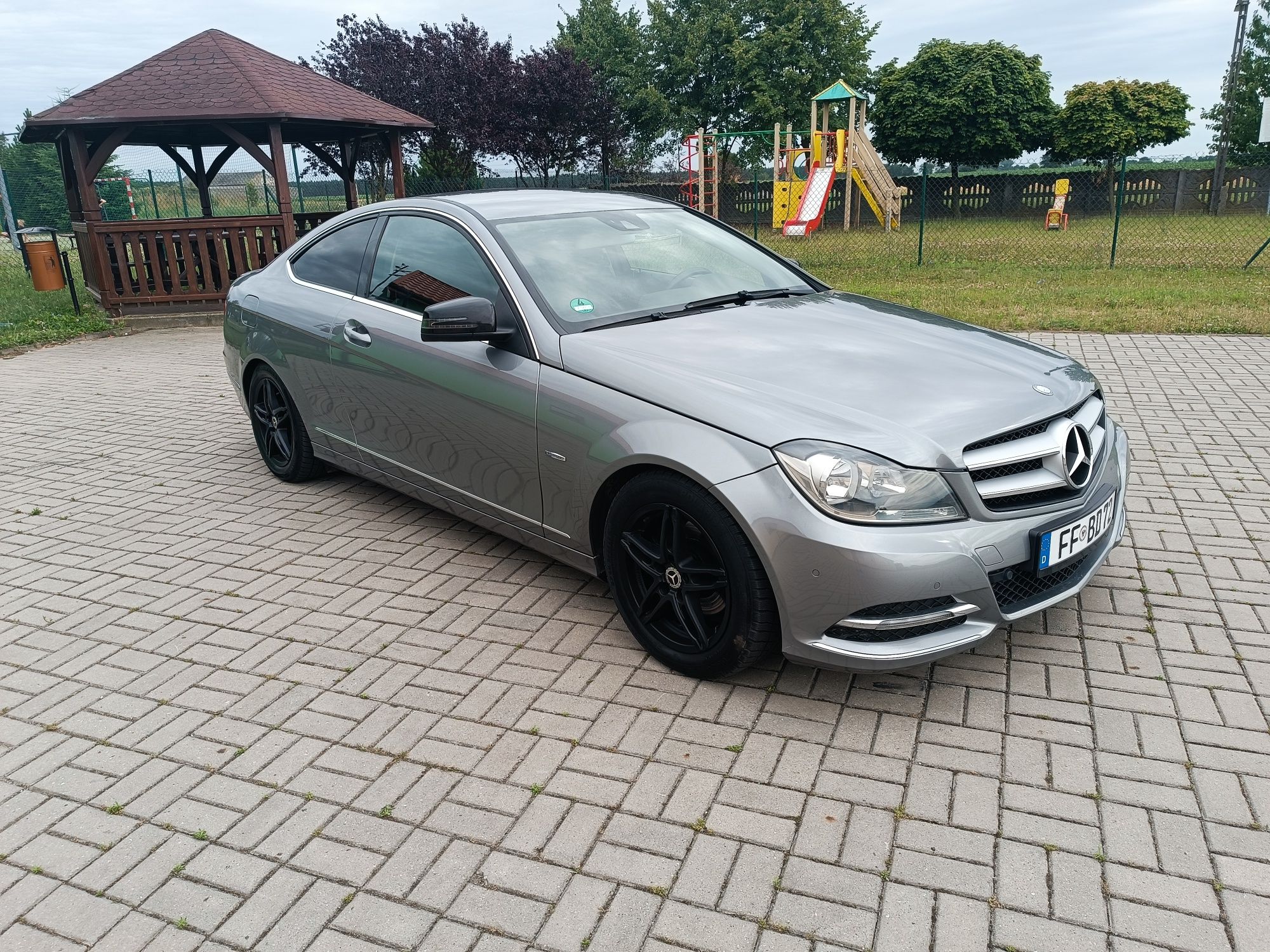 Sprzedam w204 coupe lift z Niemiec stan bardzo dobry.