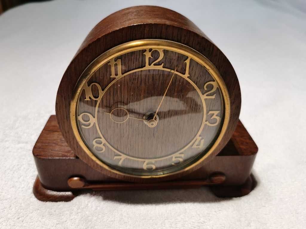Stary niesprawny zegar, vintage, stojący, stołowy