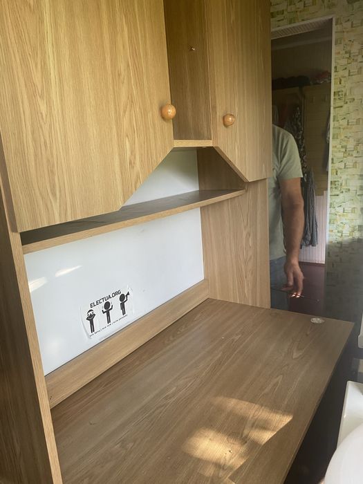 Продається шафа зі столом