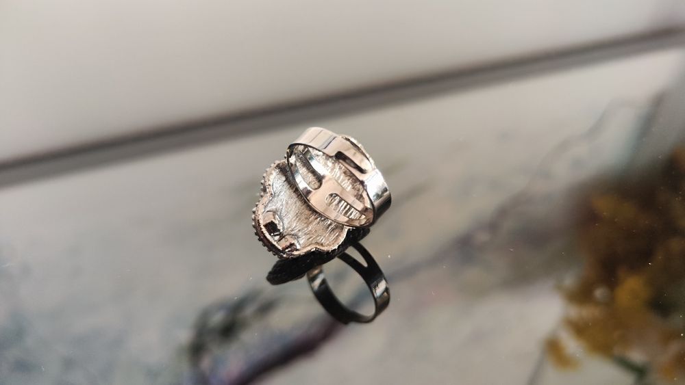 Pierścień sygnet czarny z kamieniem